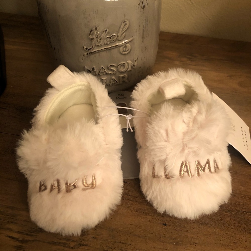 “Baby llama” slippers